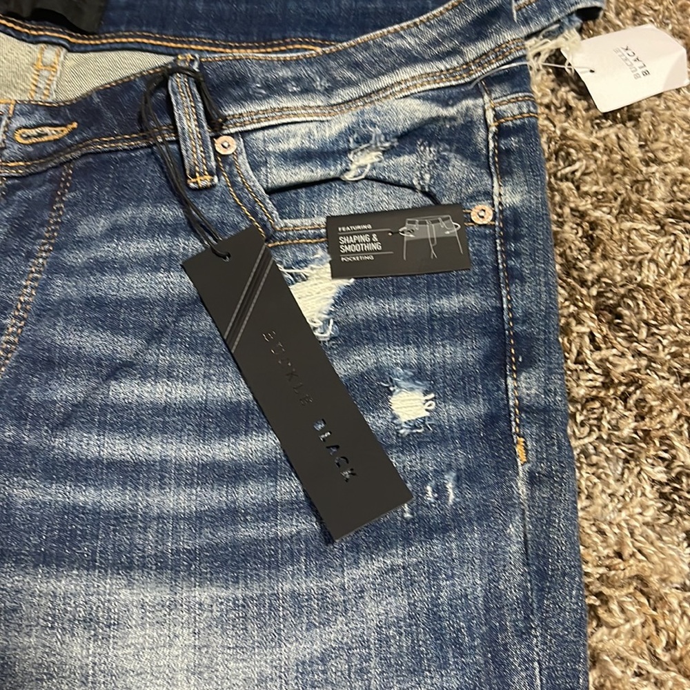 - NWT! Buckle Black straight jeans